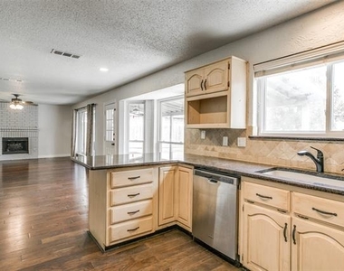 2204 Winslow Court - Photo Thumbnail 9