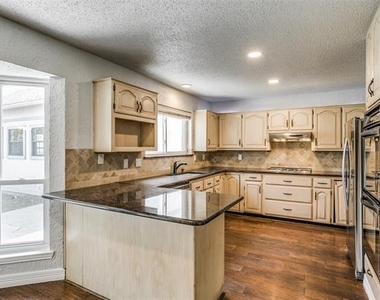 2204 Winslow Court - Photo Thumbnail 7