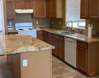 3898 S Stallion Drive - Photo Thumbnail 4