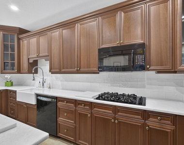 222 Tresana Boulevard - Photo Thumbnail 24