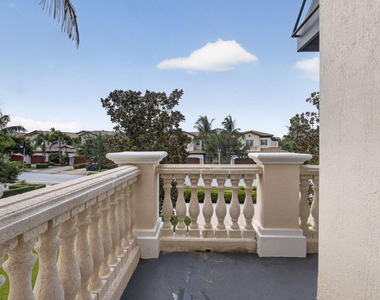 222 Tresana Boulevard - Photo Thumbnail 34