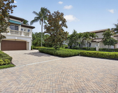 222 Tresana Boulevard - Photo Thumbnail 3