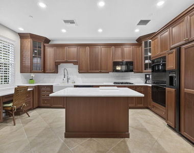 222 Tresana Boulevard - Photo Thumbnail 17