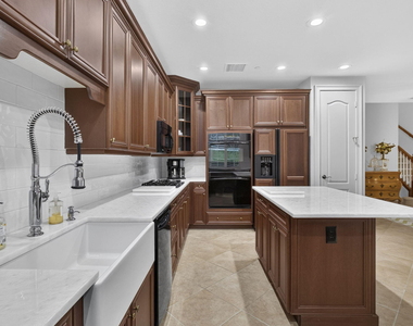 222 Tresana Boulevard - Photo Thumbnail 21