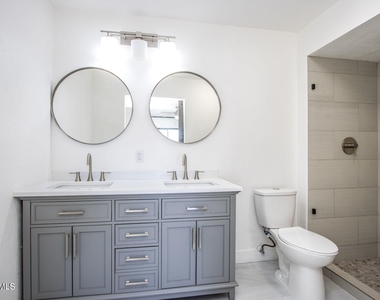 3102 E Clarendon Avenue - Photo Thumbnail 18