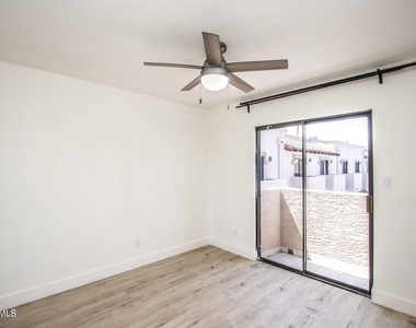 3102 E Clarendon Avenue - Photo Thumbnail 13