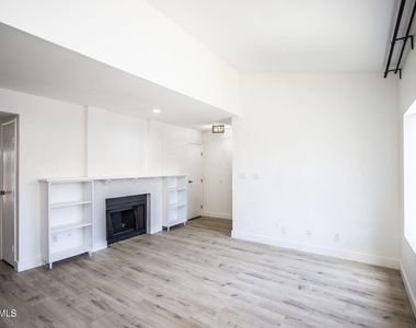 3102 E Clarendon Avenue - Photo Thumbnail 6