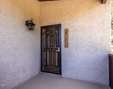 3102 E Clarendon Avenue - Photo Thumbnail 2