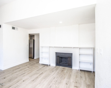 3102 E Clarendon Avenue - Photo Thumbnail 5