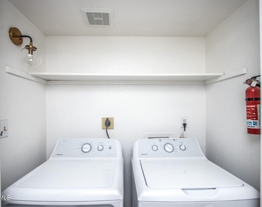 3102 E Clarendon Avenue - Photo Thumbnail 11
