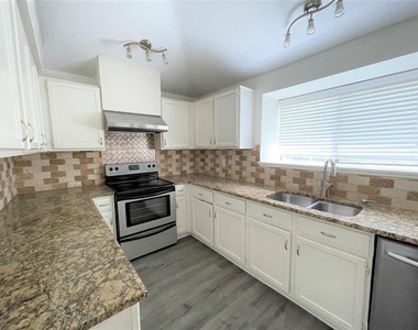621 Phillips Drive - Photo Thumbnail 7