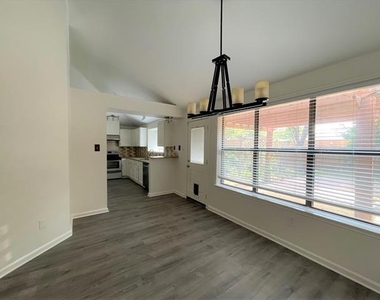 621 Phillips Drive - Photo Thumbnail 10