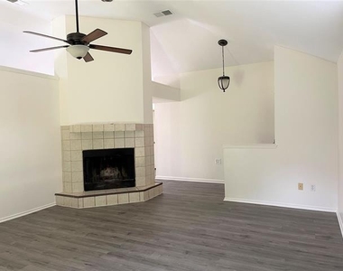 621 Phillips Drive - Photo Thumbnail 3