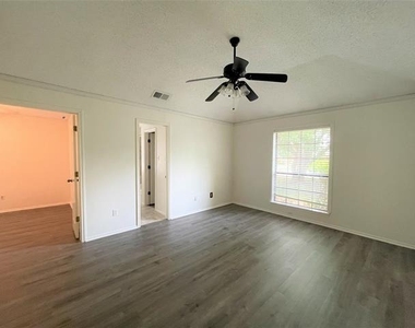 621 Phillips Drive - Photo Thumbnail 15
