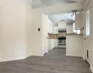 621 Phillips Drive - Photo Thumbnail 6