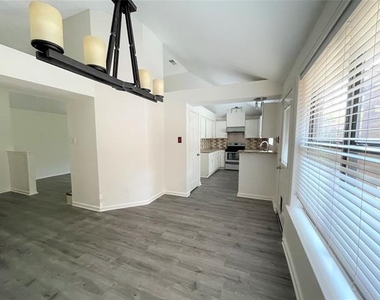 621 Phillips Drive - Photo Thumbnail 5