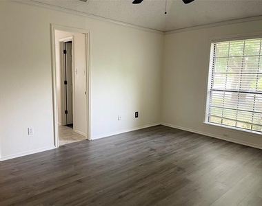 621 Phillips Drive - Photo Thumbnail 16