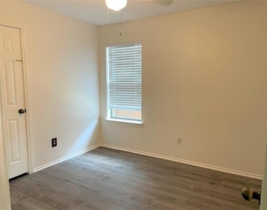 621 Phillips Drive - Photo Thumbnail 18