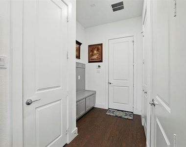 1078 Maverick Drive - Photo Thumbnail 16