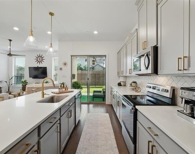 1078 Maverick Drive - Photo Thumbnail 13