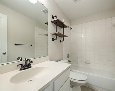 1404 Carriage Lane - Photo Thumbnail 21