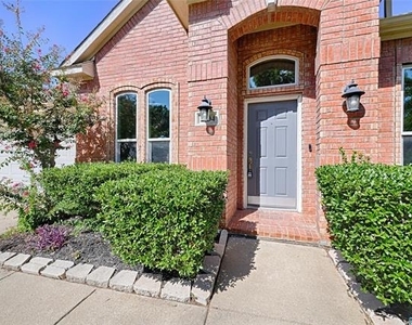 1404 Carriage Lane - Photo Thumbnail 2