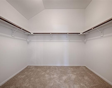 1404 Carriage Lane - Photo Thumbnail 27