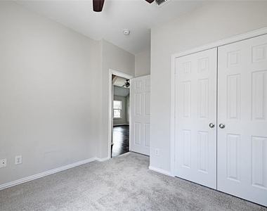 1404 Carriage Lane - Photo Thumbnail 20