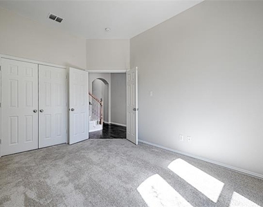 1404 Carriage Lane - Photo Thumbnail 16
