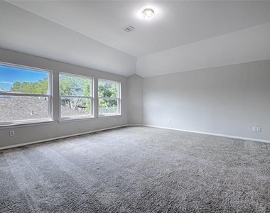 1404 Carriage Lane - Photo Thumbnail 29