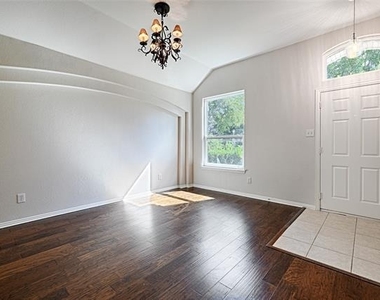 1404 Carriage Lane - Photo Thumbnail 11