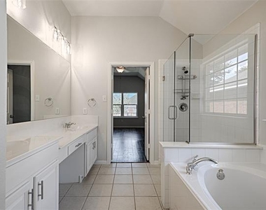 1404 Carriage Lane - Photo Thumbnail 26