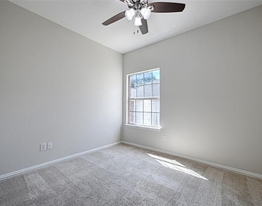 1404 Carriage Lane - Photo Thumbnail 19