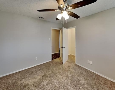 820 Whitehall Drive - Photo Thumbnail 15