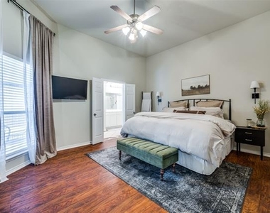 7514 Saint Stephens Square - Photo Thumbnail 5