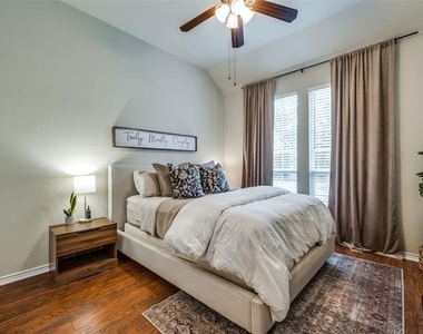 7514 Saint Stephens Square - Photo Thumbnail 8