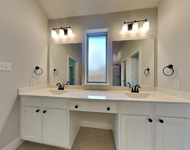 606 Taylor Drive - Photo Thumbnail 8