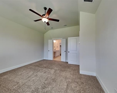 606 Taylor Drive - Photo Thumbnail 6