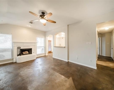2211 Lilac Circle - Photo Thumbnail 3