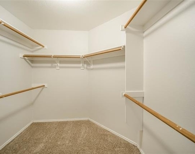 2211 Lilac Circle - Photo Thumbnail 17