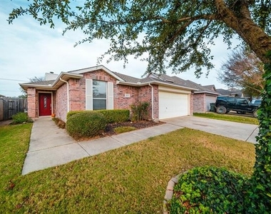 2211 Lilac Circle - Photo Thumbnail 1