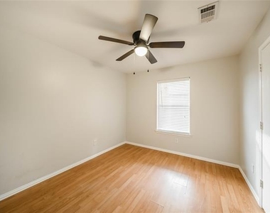 2211 Lilac Circle - Photo Thumbnail 11
