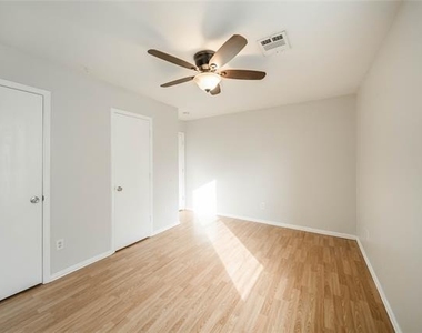 2211 Lilac Circle - Photo Thumbnail 14