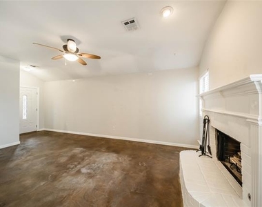 2211 Lilac Circle - Photo Thumbnail 5