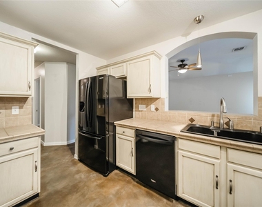 2211 Lilac Circle - Photo Thumbnail 25