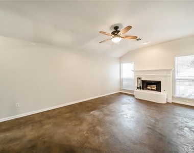 2211 Lilac Circle - Photo Thumbnail 6