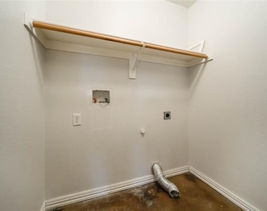2211 Lilac Circle - Photo Thumbnail 19