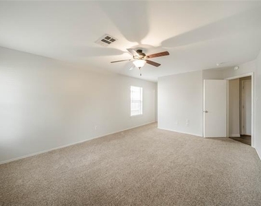 2211 Lilac Circle - Photo Thumbnail 16