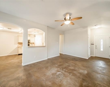 2211 Lilac Circle - Photo Thumbnail 4