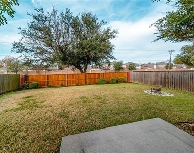 2211 Lilac Circle - Photo Thumbnail 23